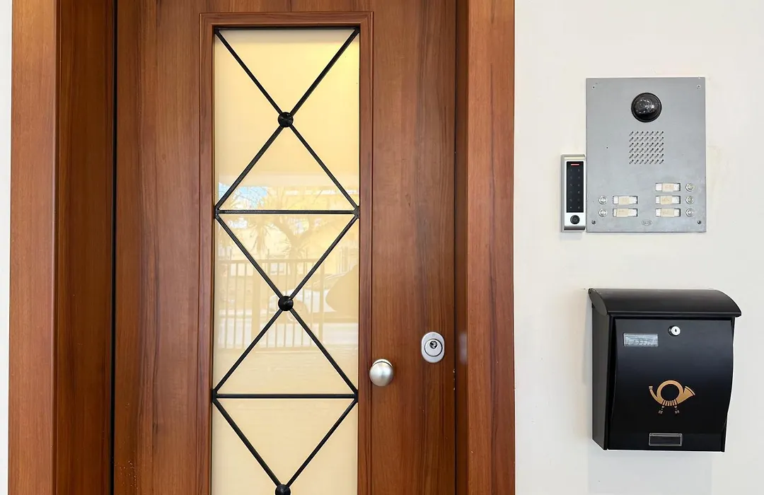 Th0 Luxury Two Bedrooms Apartments With High-Tech Amenities-1