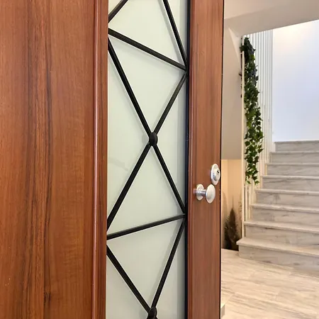 Th0 Luxury Two Bedrooms Apartments With High-Tech Amenities-3